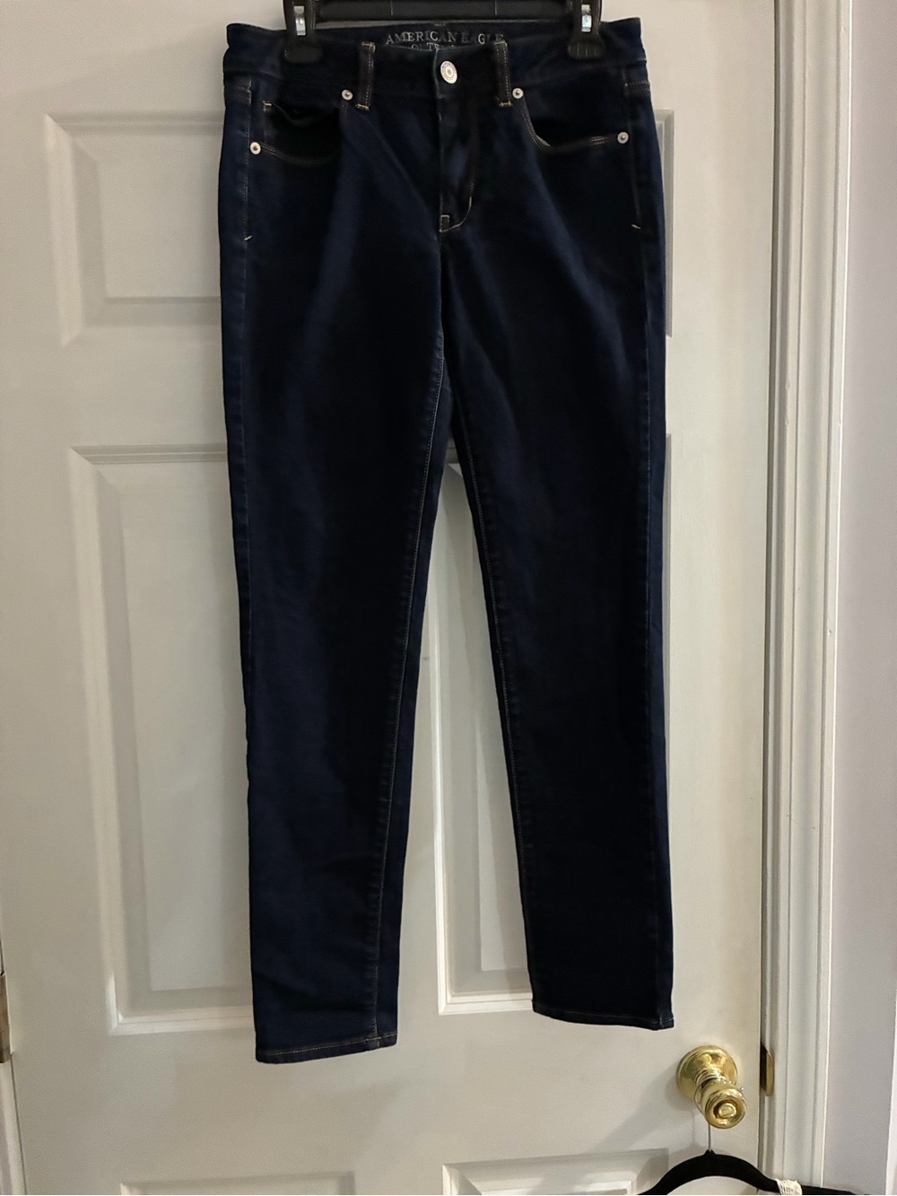 American Eagle Outfitters Navy Skinny Jeans Paired With XS Banana Republic Top